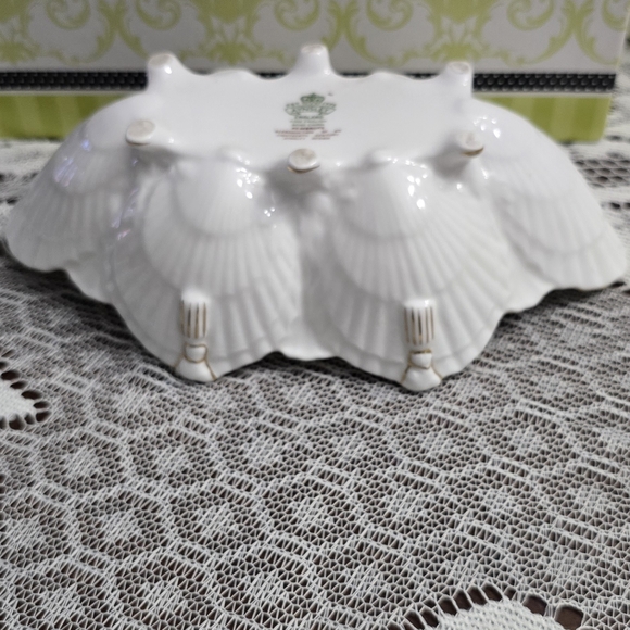 Aynsley Pembroke footed shell dish made of fine English bone china - Picture 5 of 8